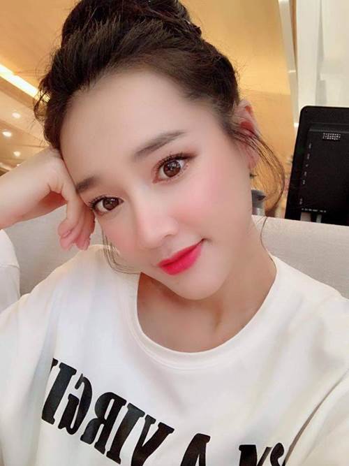 Nhã Phương trẻ hơn 10 tuổi chỉ nhờ thay đổi màu tóc chuẩn bị ăn Tết-10