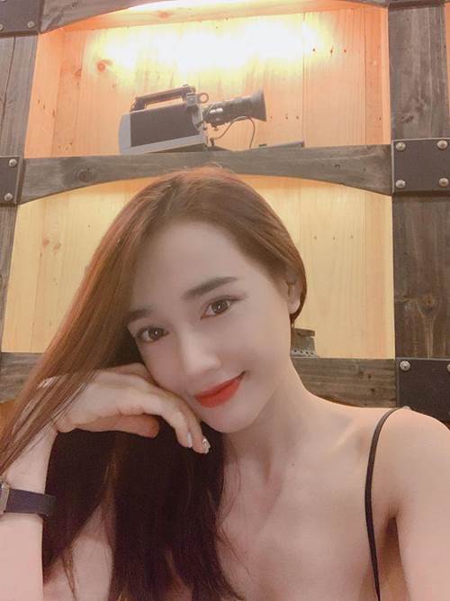 Nhã Phương trẻ hơn 10 tuổi chỉ nhờ thay đổi màu tóc chuẩn bị ăn Tết-7