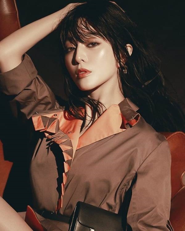 Phạm Băng Băng cực chất, hở ngực táo bạo trên tạp chí đầu năm-2