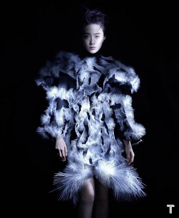 Phạm Băng Băng cực chất, hở ngực táo bạo trên tạp chí đầu năm-14