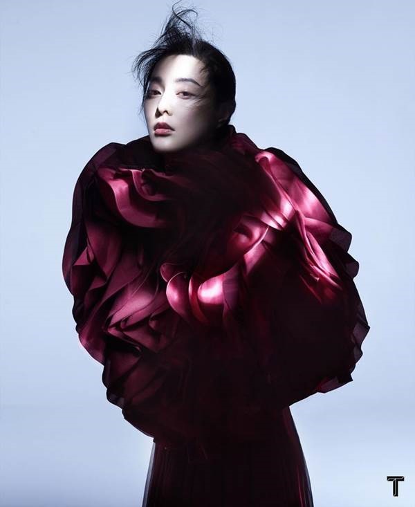 Phạm Băng Băng cực chất, hở ngực táo bạo trên tạp chí đầu năm-17