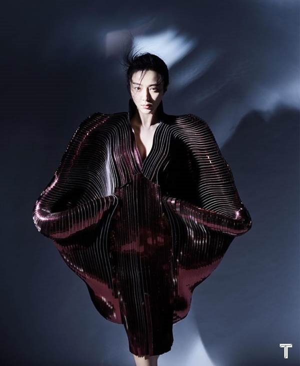 Phạm Băng Băng cực chất, hở ngực táo bạo trên tạp chí đầu năm-18