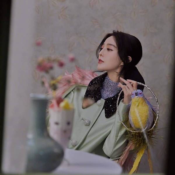 Phạm Băng Băng cực chất, hở ngực táo bạo trên tạp chí đầu năm-24