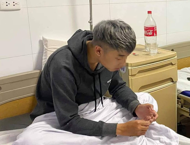 Công an lấy lời khai, truy tìm người đàn ông lạ mặt lao ra đánh chảy máu mặt nam shipper ở KĐT cao cấp-2