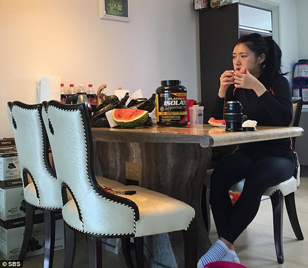 Mukbang: Trào lưu ăn cho người khác xem mang lại thu nhập hàng trăm triệu mỗi tháng nhưng đằng sau lại là&nbsp;cô đơn-7