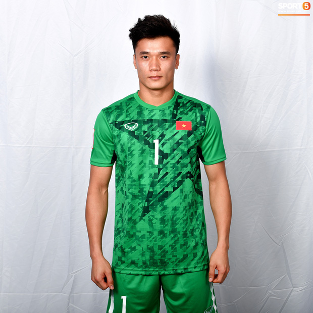 Cầu thủ U23 Việt Nam hoá hotboy ảnh thẻ trước thềm trận ra quân gặp U23 UAE-2