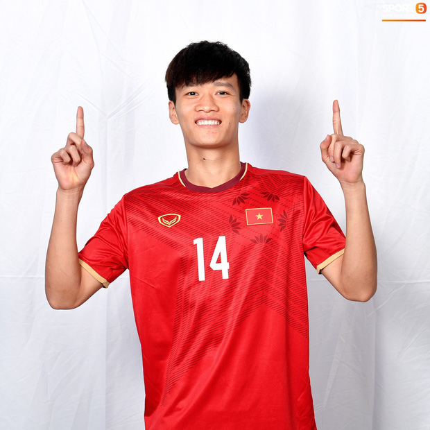 Cầu thủ U23 Việt Nam hoá hotboy ảnh thẻ trước thềm trận ra quân gặp U23 UAE-15