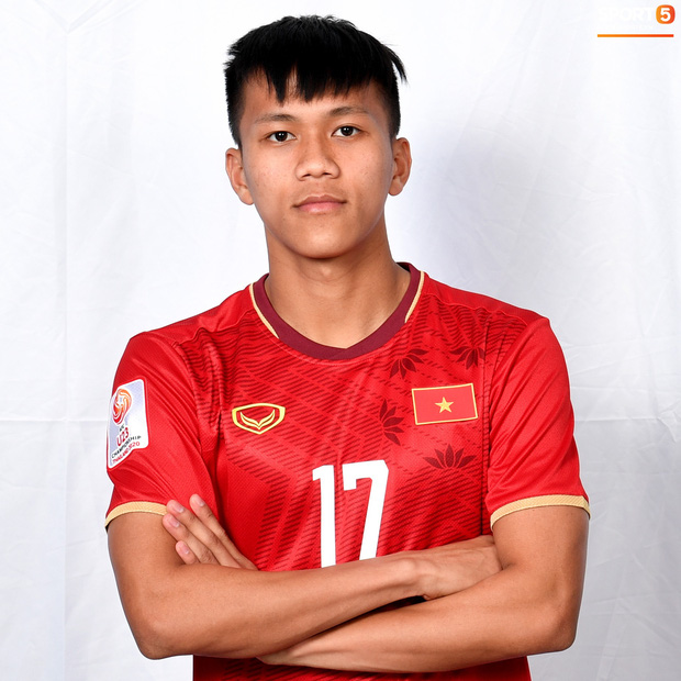 Cầu thủ U23 Việt Nam hoá hotboy ảnh thẻ trước thềm trận ra quân gặp U23 UAE-18