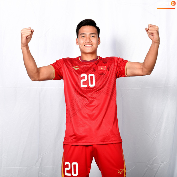 Cầu thủ U23 Việt Nam hoá hotboy ảnh thẻ trước thềm trận ra quân gặp U23 UAE-21
