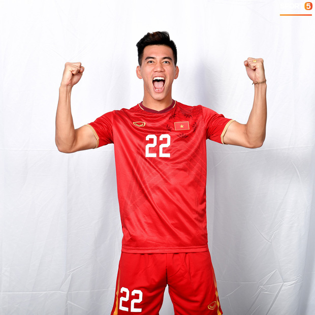 Cầu thủ U23 Việt Nam hoá hotboy ảnh thẻ trước thềm trận ra quân gặp U23 UAE-23