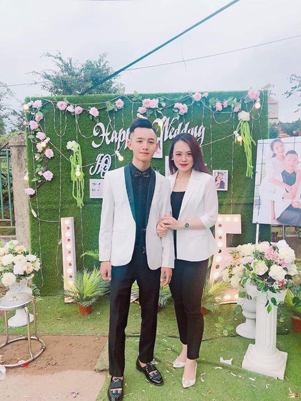 Bỏ mặc cô dâu mặt lạnh đứng bên cạnh, chú rể ôm cô gái lạ gục đầu khóc trong đám cưới gây xôn xao-2