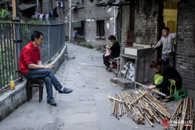 Bất ngờ nổi tiếng sau một đêm, cậu bé bên bố khuân vác giờ đã lớn tướng, học giỏi và còn làm được điều phi thường ai cũng ngưỡng mộ-5