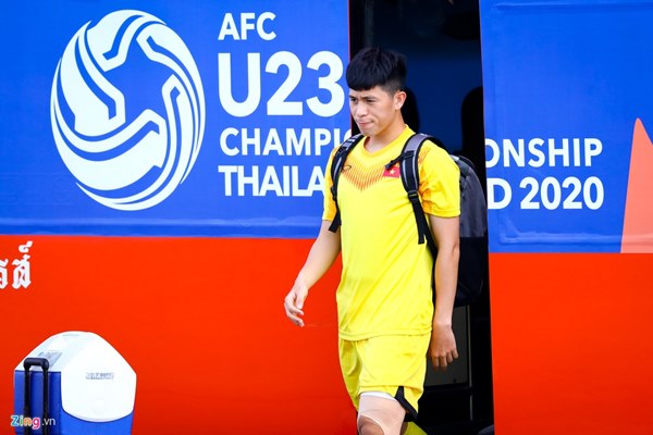 Thầy Park đi bóng kỹ thuật, làm mẫu cho U23 Việt Nam-1