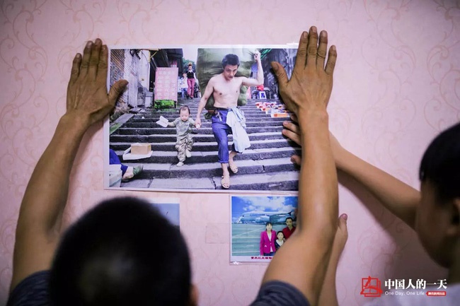 Bất ngờ nổi tiếng sau một đêm, cậu bé bên bố khuân vác giờ đã lớn tướng, học giỏi và còn làm được điều phi thường ai cũng ngưỡng mộ-10