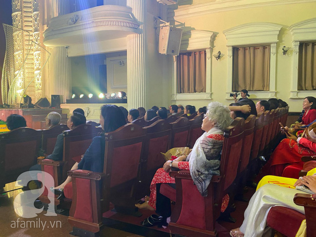 Sốc: Lễ trao giải Mai Vàng vẫn đang diễn ra mà nghệ sĩ đã bỏ về gần hết, ghế trống xuất hiện dày đặc-4