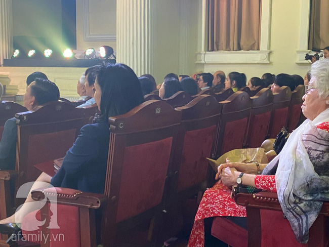 Sốc: Lễ trao giải Mai Vàng vẫn đang diễn ra mà nghệ sĩ đã bỏ về gần hết, ghế trống xuất hiện dày đặc-5