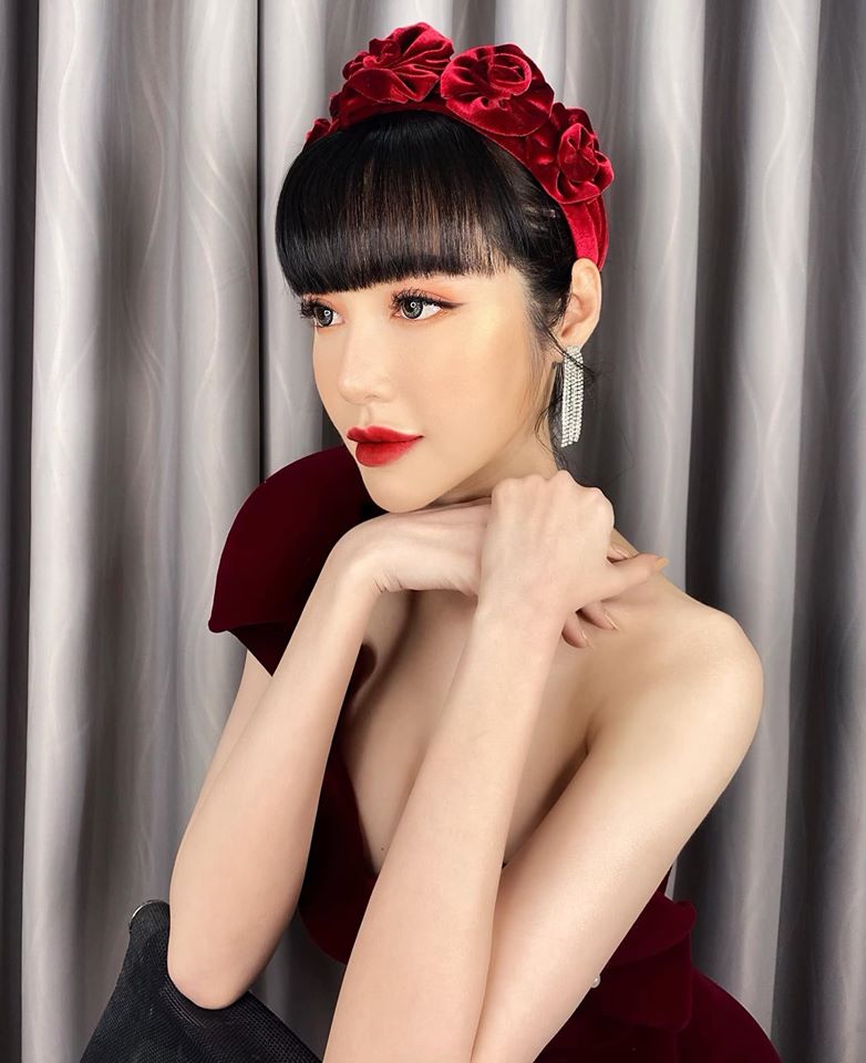 Cùng đeo bờm nhung: Hà Tăng hack cả chục tuổi - Elly Trần biến thành đóa hoa hồng-2