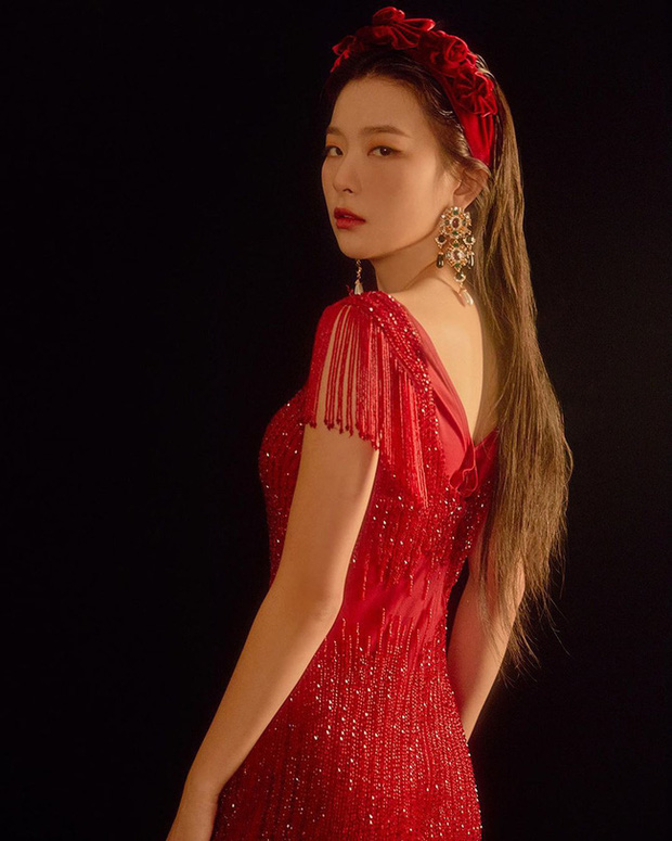 Cùng đeo bờm nhung: Hà Tăng hack cả chục tuổi - Elly Trần biến thành đóa hoa hồng-8