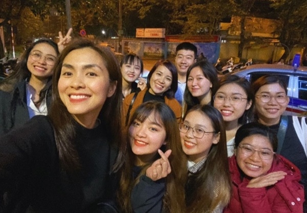 Tăng Thanh Hà mê ốc luộc vỉa hè Hà Nội-1