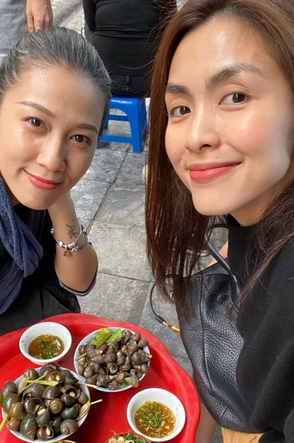 Tăng Thanh Hà mê ốc luộc vỉa hè Hà Nội-4