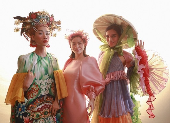 Tết chưa tới nhưng nhìn bộ ảnh cực lầy của Hà Hồ cùng bộ tứ Hải Triều, BB Trần, Huỳnh Lập, Duy Khánh đã thấy vui-5