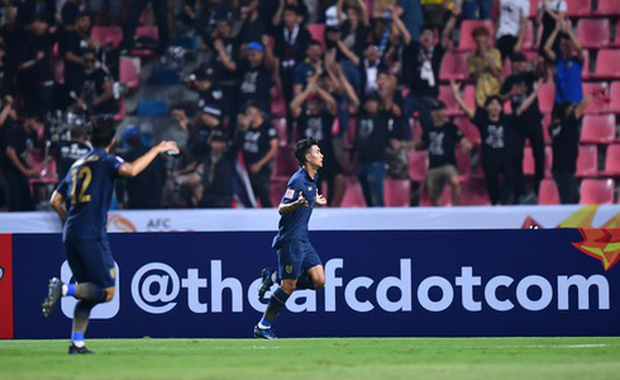 Fan Đông Nam Á gọi Thái Lan là đội bóng số 1 khu vực sau thắng lợi 5-0 trước Bahrain, chẳng lẽ họ đã quên Việt Nam?-1