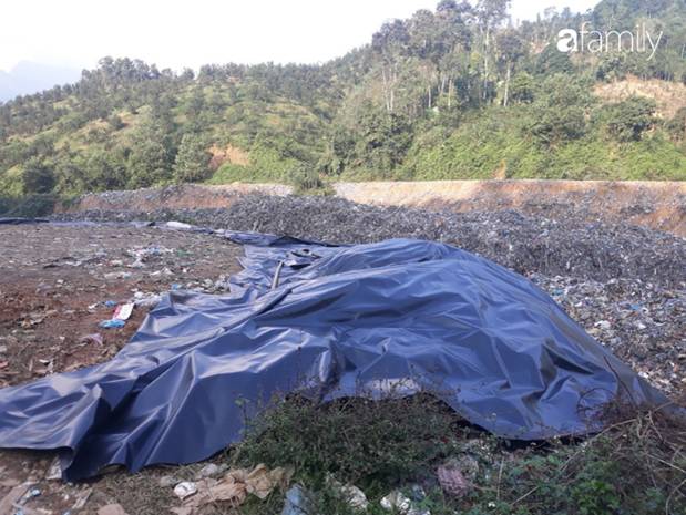 Ruồi, muỗi bủa vây nhà dân ở làng quê nghi vấn do bãi rác không xử lý đúng quy trình-1