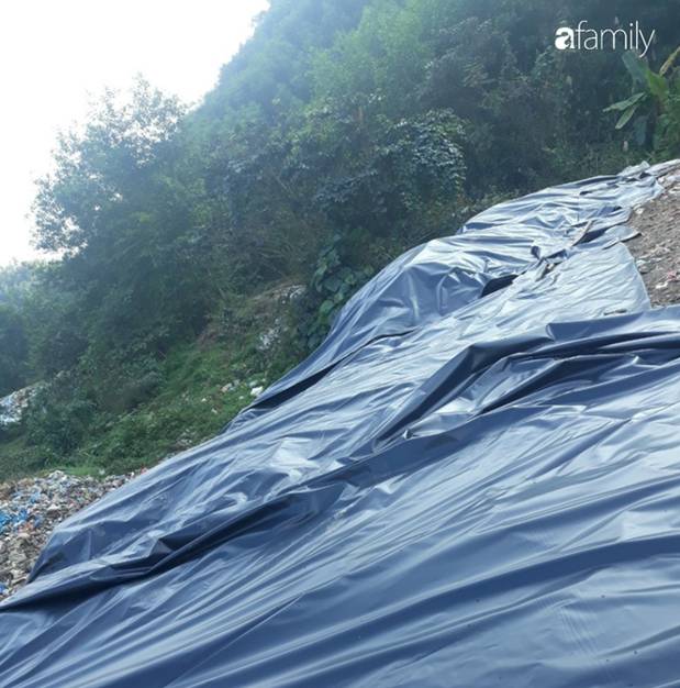 Ruồi, muỗi bủa vây nhà dân ở làng quê nghi vấn do bãi rác không xử lý đúng quy trình-4