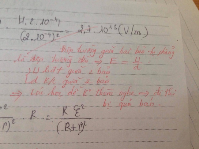 Bài kiểm tra bị thầy chê chữ xấu, tư duy kém... mà học sinh nào cũng ôm bụng cười, hóa ra vì lời phê bá đạo khó ngờ-6
