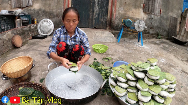Bà Tân Vlog trổ tài làm món bánh sắn, nhưng dân mạng lại soi ra điều khác thường này-5