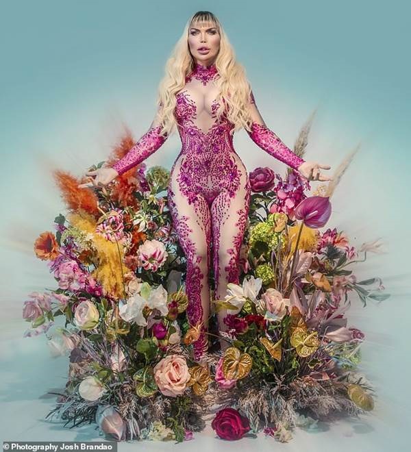 Ngoại hình nữ tính bốc lửa của chàng chuyển giới từng thẩm mỹ hơn 70 lần-6