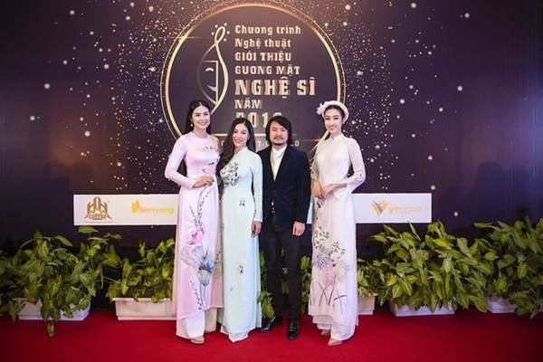 Diện áo dài nền nã, Ngọc Hân và Đỗ Mỹ Linh đọ sắc một chín một mười-6