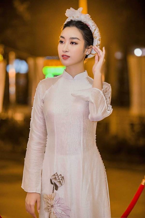 Diện áo dài nền nã, Ngọc Hân và Đỗ Mỹ Linh đọ sắc một chín một mười-12