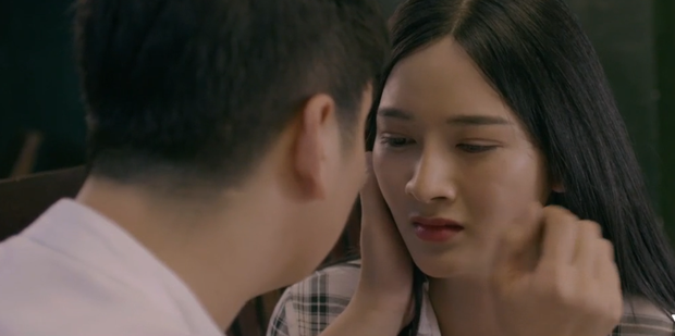 6 tình tiết câu view rởm đời ở Hoa Hồng Trên Ngực Trái: Hú hồn nhất vẫn là ca hiến tim kinh dị của Thái-1