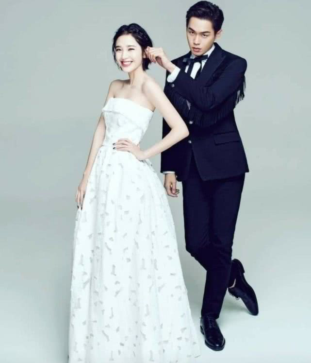 Chiêu một mũi tên trúng hai đích: Chỉ với một tấm băng rôn mà cô vợ cao tay này đã tạo ra màn đánh ghen cực đỉnh-1