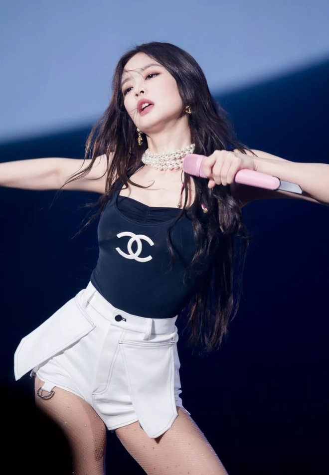 10 lần Jennie được khen mặc đẹp, khoe trọn thân hình gợi cảm-3