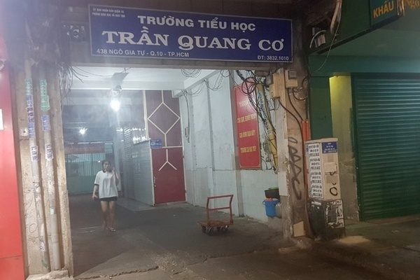 Phụ huynh đánh nhau, thầy hiệu phó phải nhập viện-1