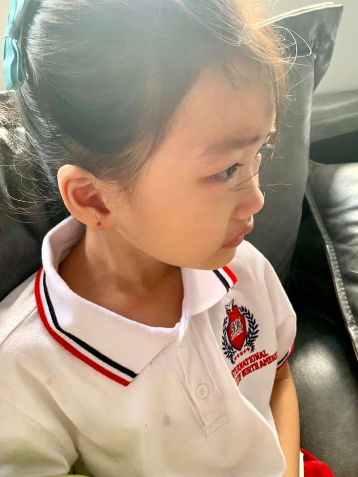 Con gái Ốc Thanh Vân, quý tử nhà Lâm Vỹ Dạ vừa gặp đã nháy mắt đong đưa, 2 bà mẹ cười như điên vì hành động của Xá Xị-3