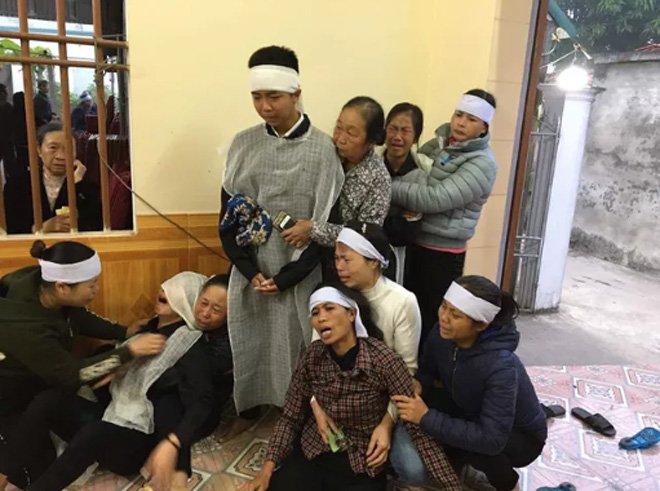 Vụ 2 vợ chồng tử vong trên sông: Nhói lòng hình ảnh 3 người con bên bàn thờ-3