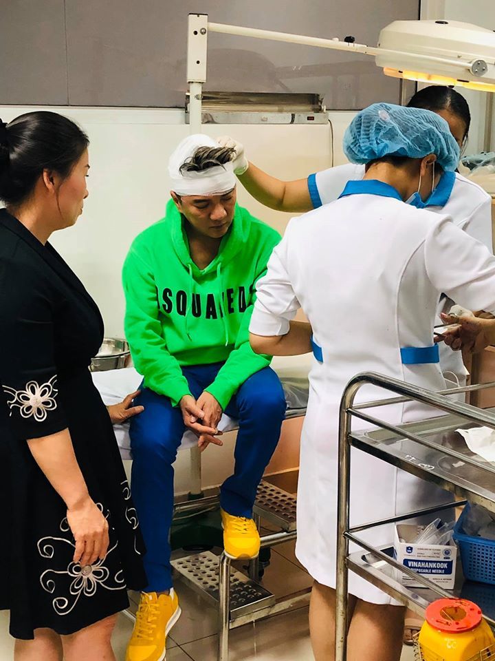 Đàm Vĩnh Hưng gặp tai nạn chảy máu đầu trên sân khấu-1