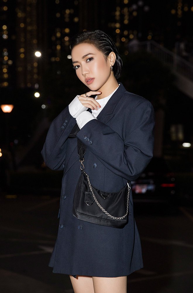 Suốt ngày mặc đồ giấu dáng, đâu ngờ vòng 3 của Diệu Nhi cực tròn đầy khi diện quần bó sát-2