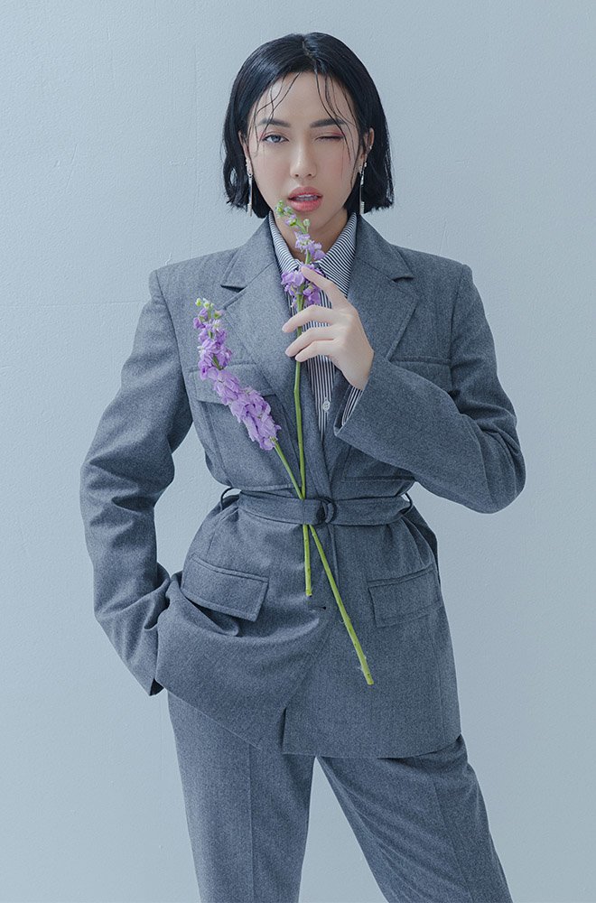 Suốt ngày mặc đồ giấu dáng, đâu ngờ vòng 3 của Diệu Nhi cực tròn đầy khi diện quần bó sát-10