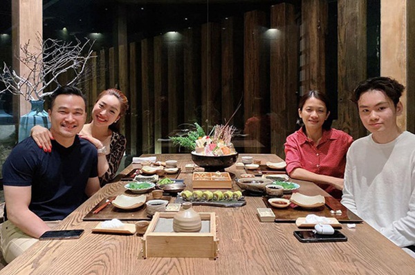 Vợ cũ - tình mới của 3 quý ông showbiz Việt này thân thiết đến khó tin!-1