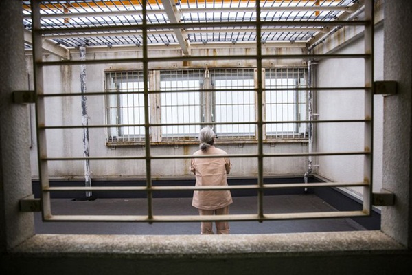 Vào tù dưỡng già: Lối thoát cực đoan của những người phụ nữ cô độc và hệ quả nghiêm trọng đè nặng lên xã hội Nhật Bản-2