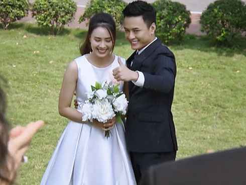 Những hình ảnh đẹp hơn phim phía sau đám cưới của Hoa hồng trên ngực trái-10