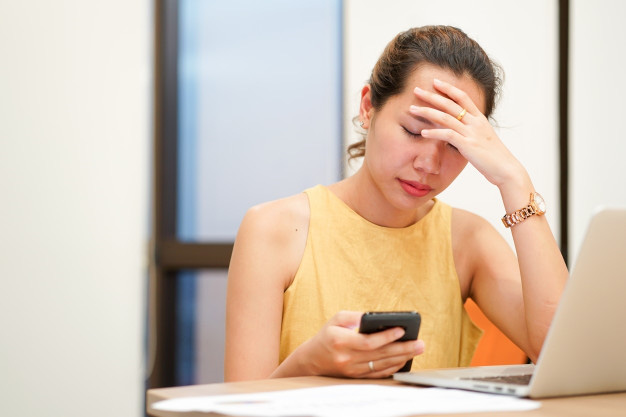 Đến nhà tôi ở chơi vài ngày mà em chồng thản nhiên lấy tiền trong tủ của vợ chồng tôi ra tiêu xài như của chùa-2