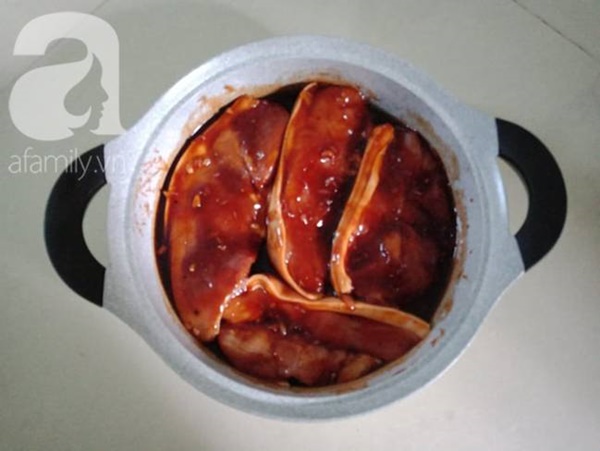 Mách bạn cách làm thịt xá xíu mềm ngon đậm đà không cần lò nướng để chuẩn bị đón Tết-5