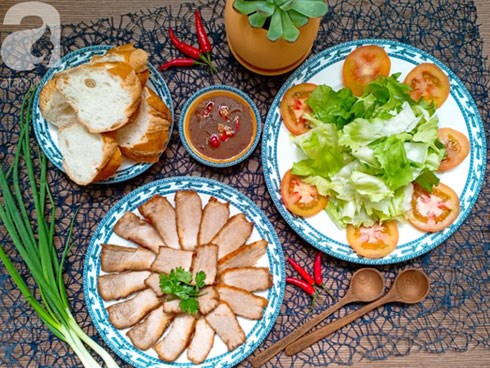 Mách bạn cách làm thịt xá xíu mềm ngon đậm đà không cần lò nướng để chuẩn bị đón Tết