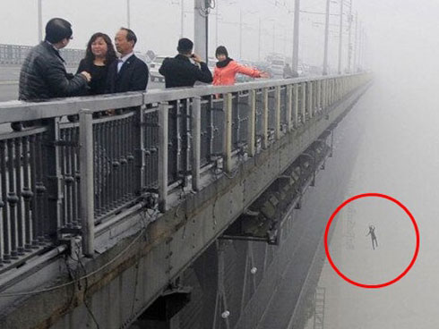 Đập quả trứng ngỗng trắng nõn, người đàn ông phát hoảng thấy cảnh bên trong, nghe giải thích của chuyên gia càng run hơn-4