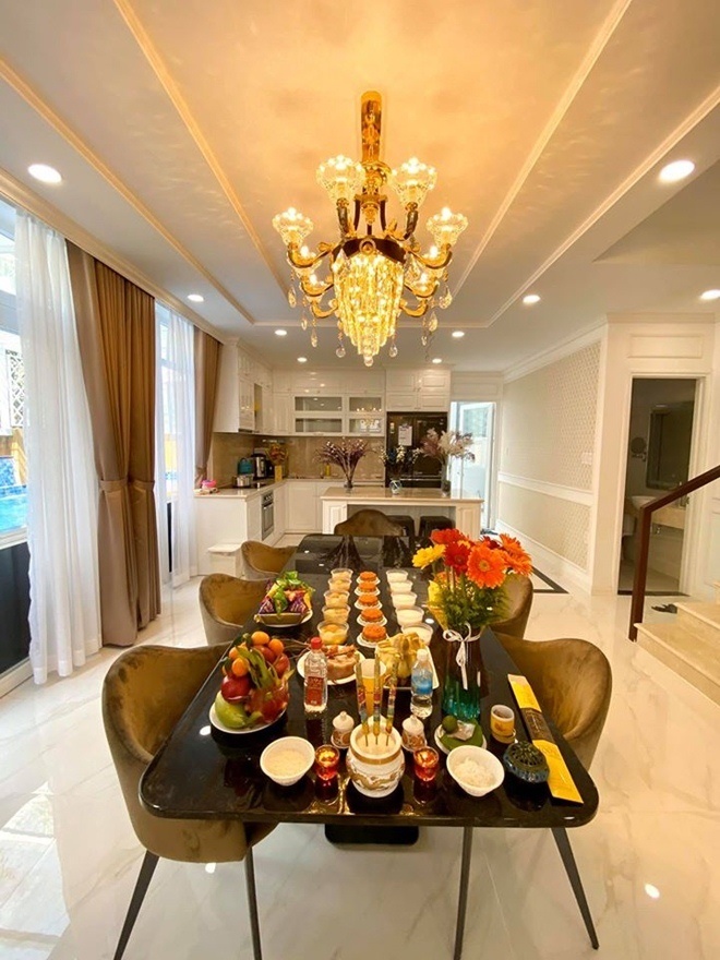 Trịnh Kim Chi dọn về biệt thự 200m2 chồng mua tặng ở TP HCM-7